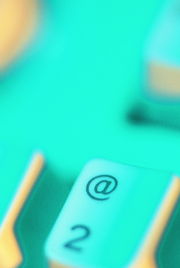 网络科技图片中的2键数字 科技产品的简约美学与网络技术的未来趋势